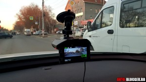 НА лобовом стекле