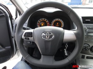 панель приборов Toyota Corolla