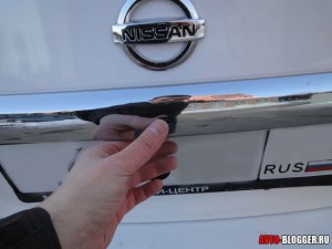 Nissan Tiida, кнопка на багажнике