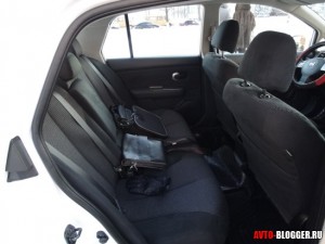 Nissan Tiida, задние сиденья, фото 1
