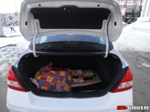 Nissan Tiida, багажник, фото 1