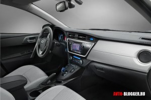Новая Toyota Auris, салон