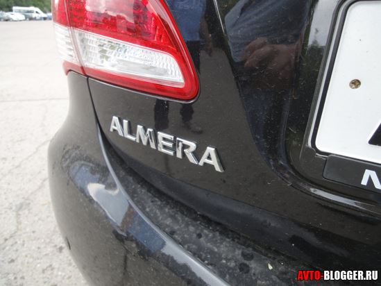 надпись "Almera"