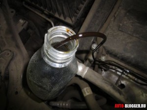 Сливаем масло