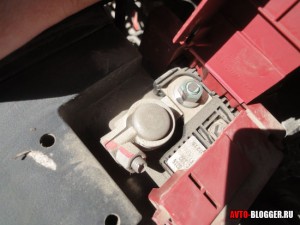 Плюсовая клемма с защитой