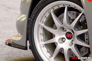 На спортивных автомобилях
